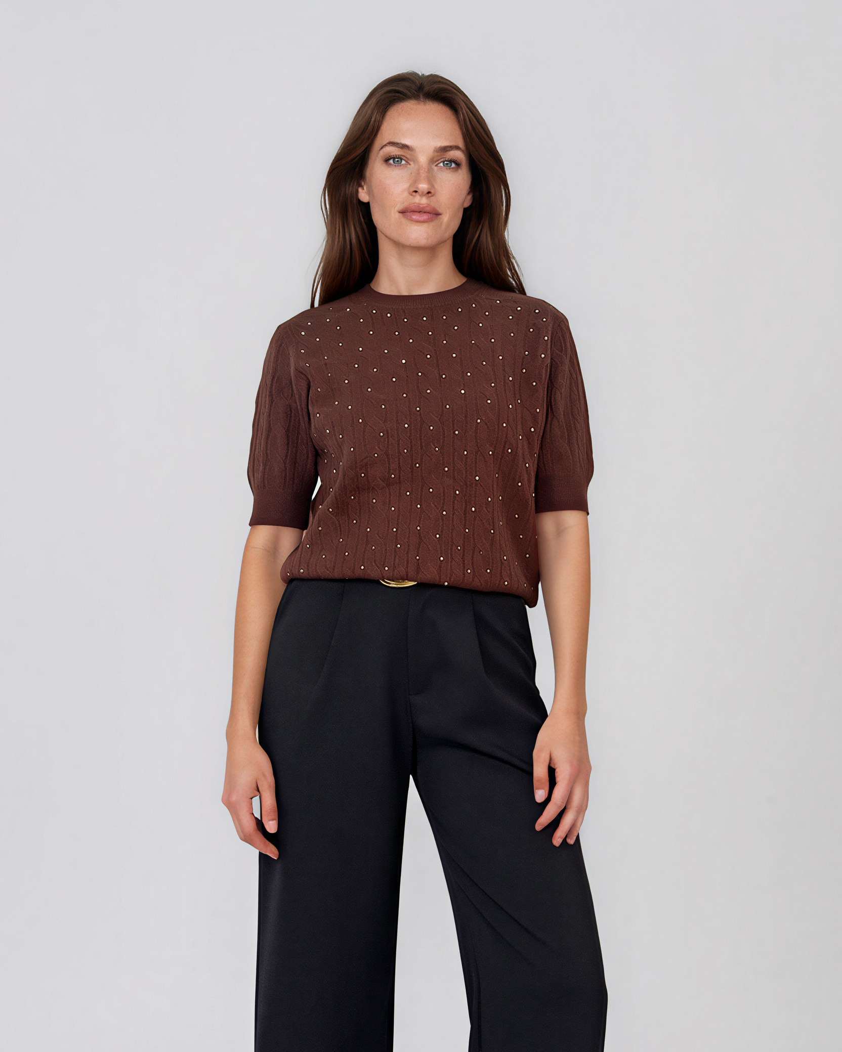 Pulover cu mânecă scurtă din tricot cu perle aplicate maro PN094