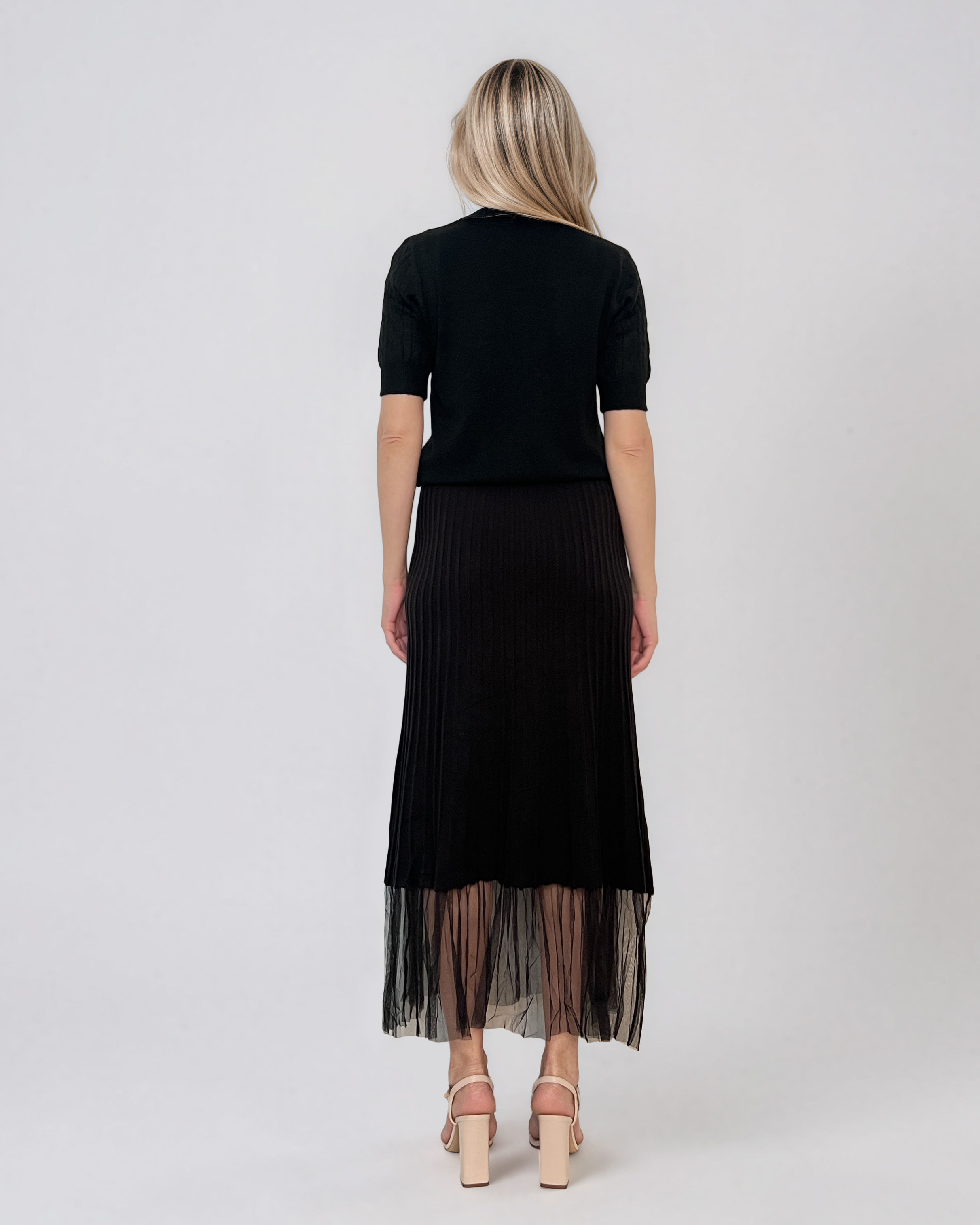 Pulover cu mânecă scurtă din tricot cu perle aplicate negru PN094