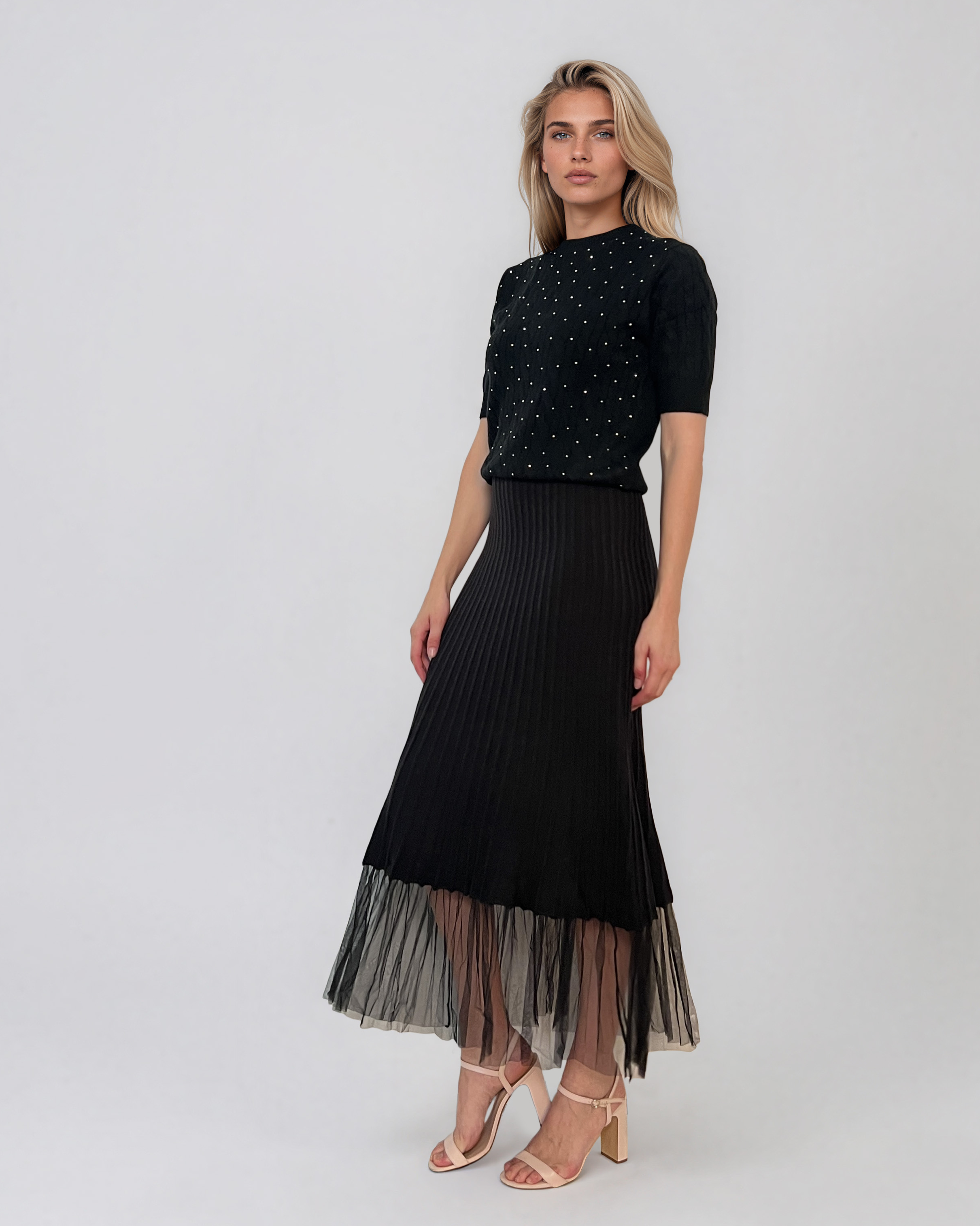 Pulover cu mânecă scurtă din tricot cu perle aplicate negru PN094