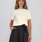 Pulover din tricot ajurat cu mânecă scurtă alb PN120