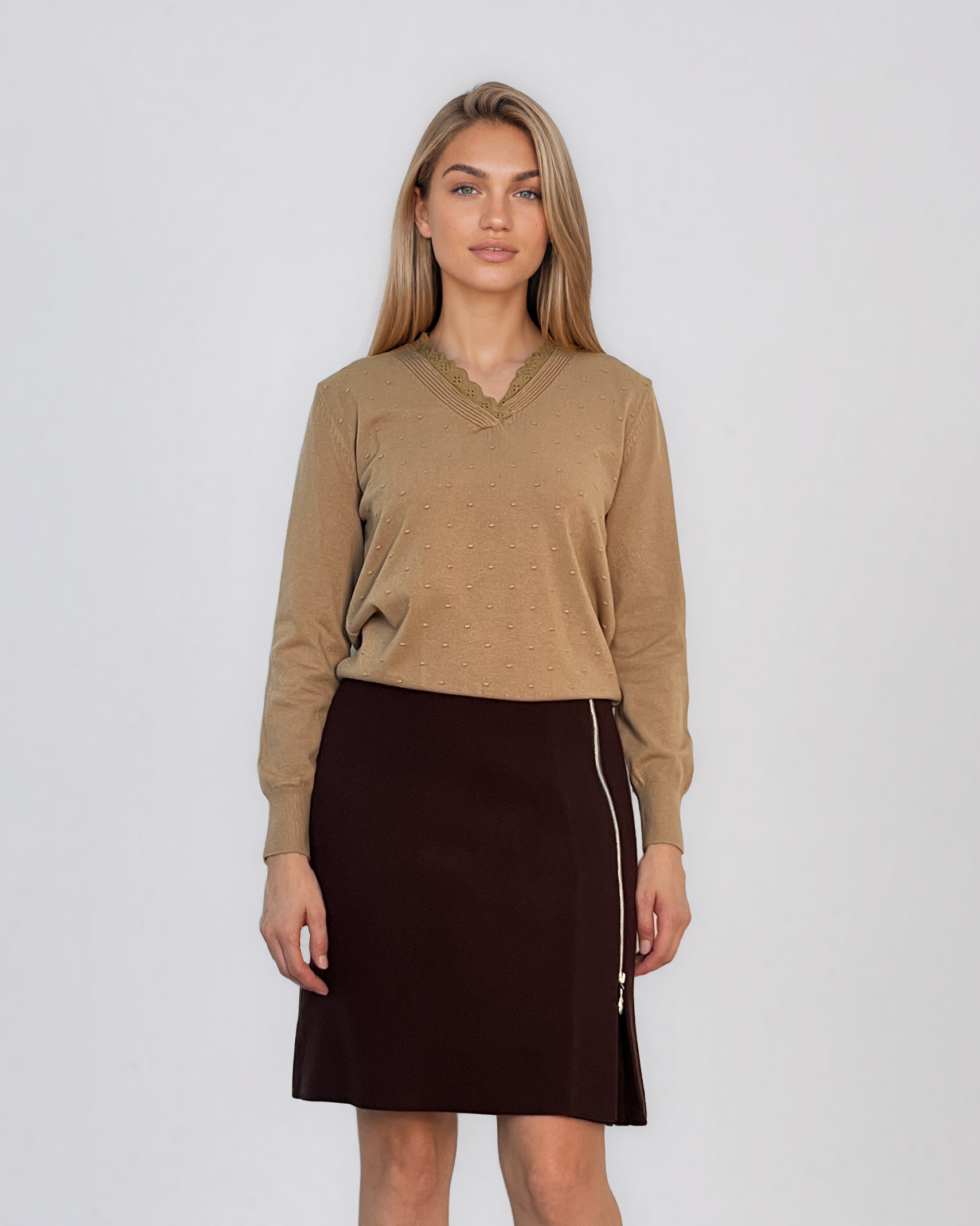 Pulover din tricot fin cu decolteu în V beige DY732