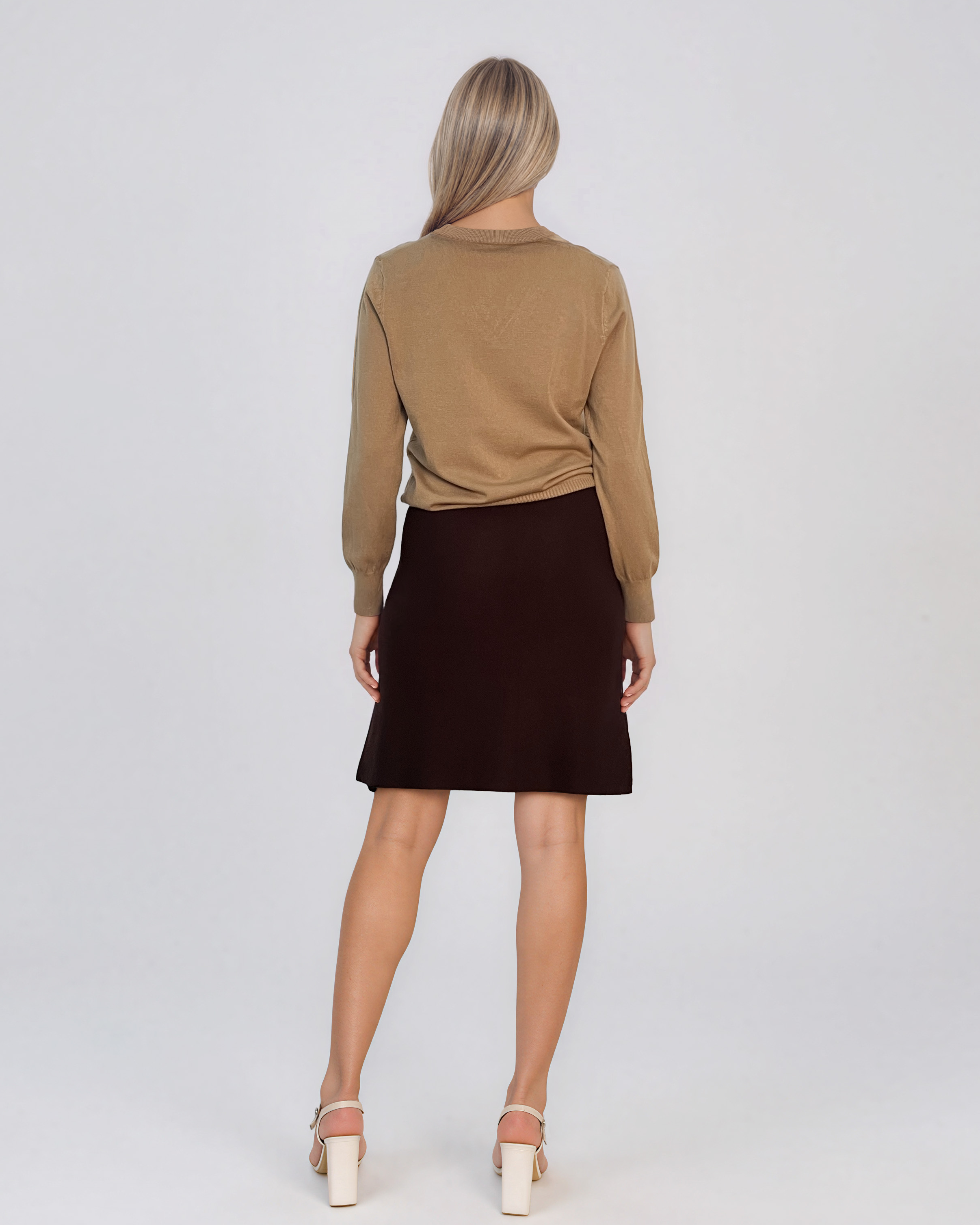 Pulover din tricot fin cu decolteu în V beige DY732