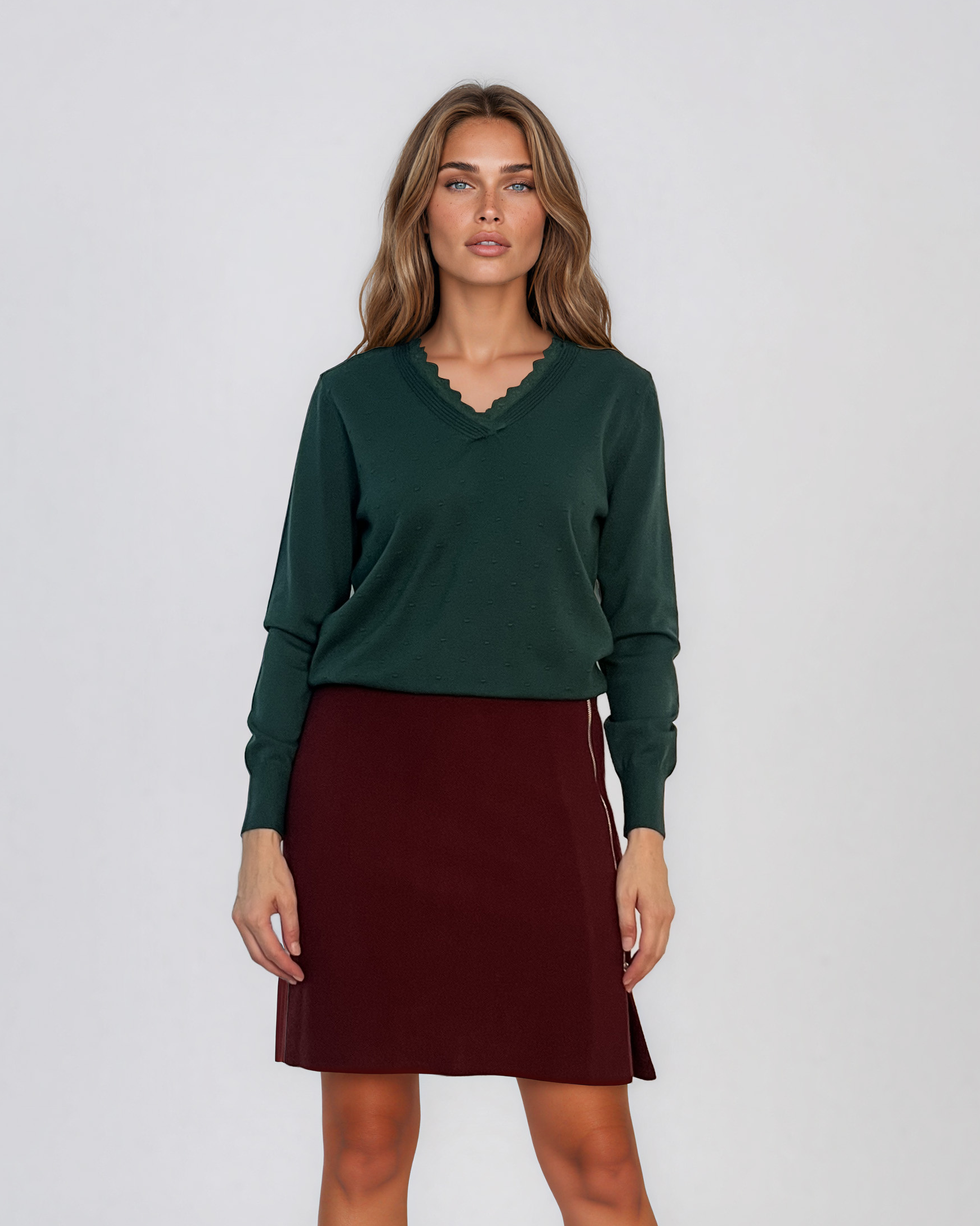 Pulover din tricot fin cu decolteu în V verde închis DY732