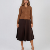 Pulover din tricot reiat cu decolteu în V camel PN131