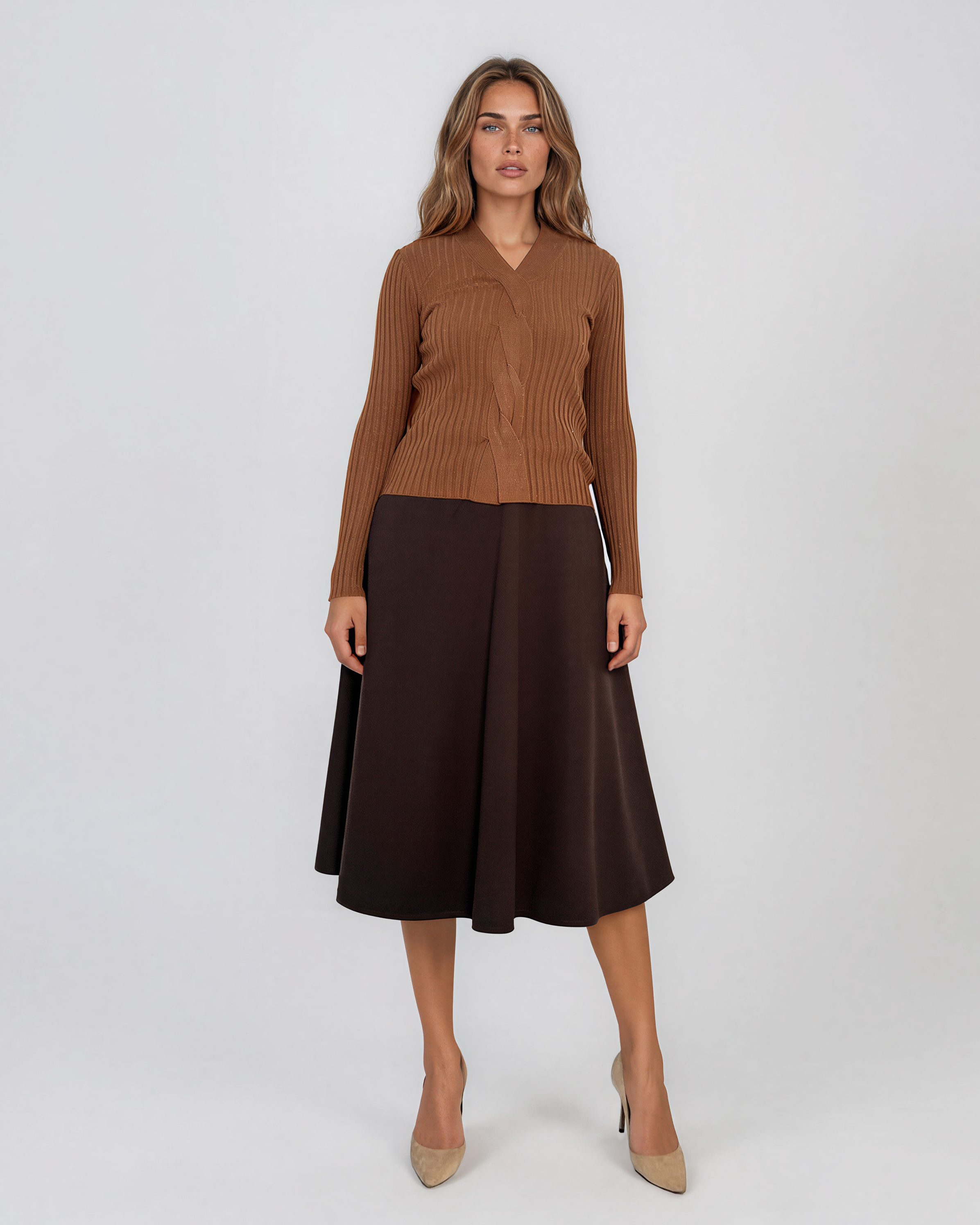 Pulover din tricot reiat cu decolteu în V camel PN131