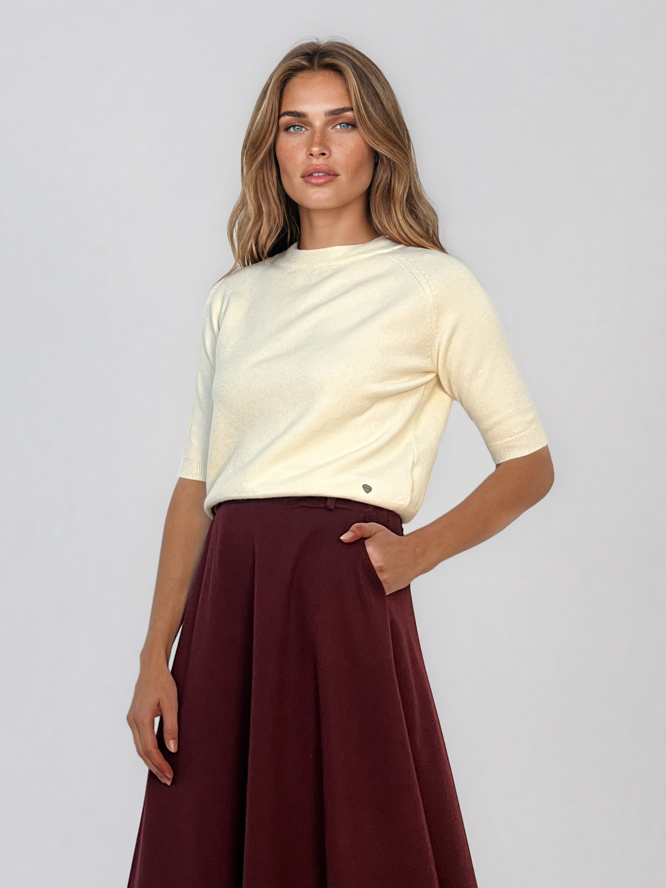 Pulover din tricot texturat cu mânecă scurtă alb HL250