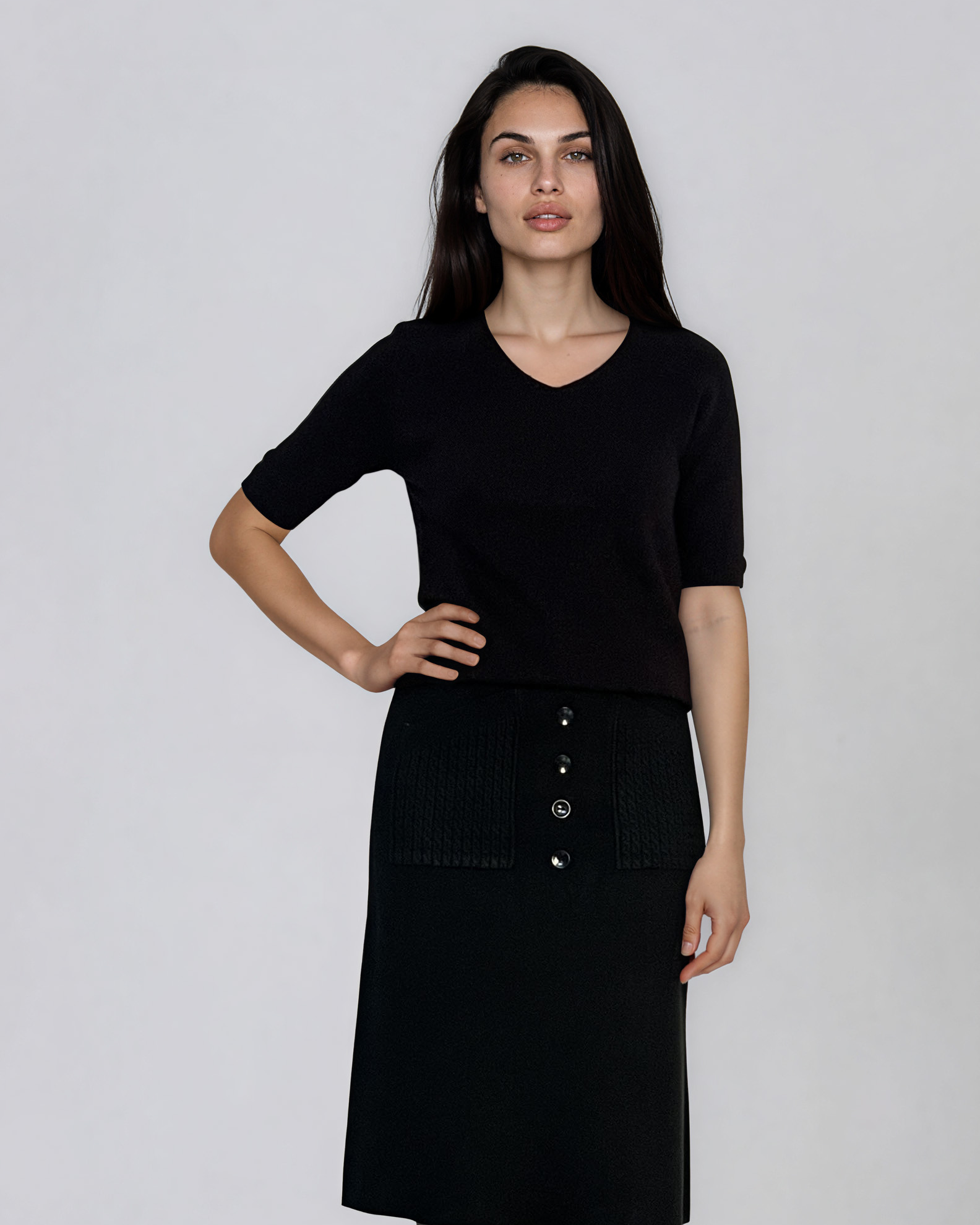 Pulover fin cu decolteu în V negru HL260
