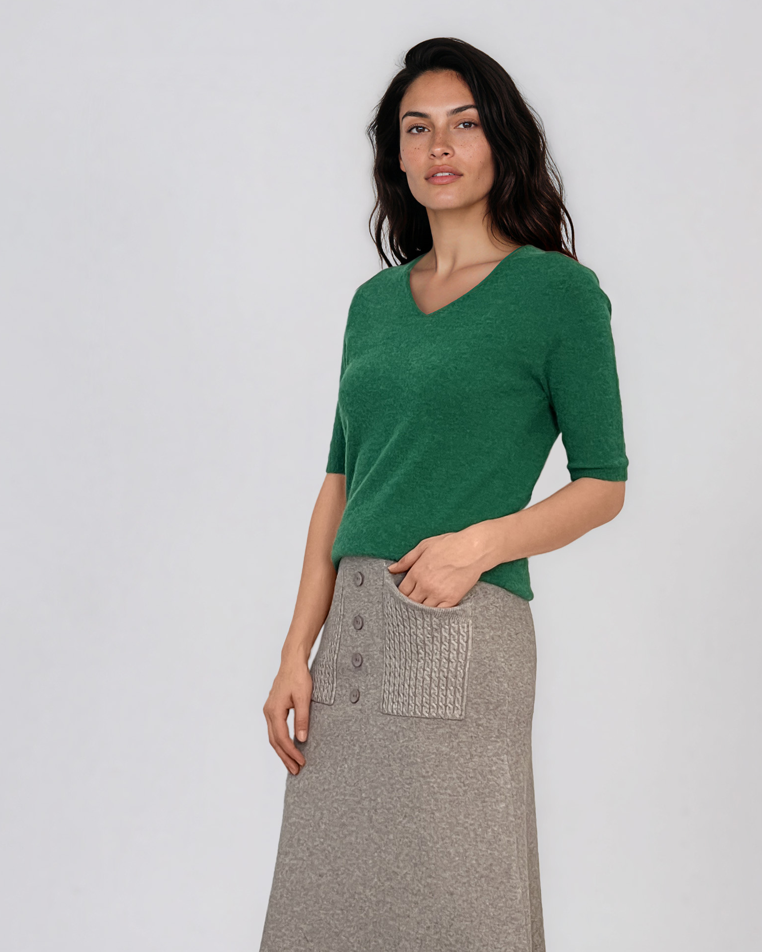 Pulover fin cu decolteu în V verde HL260