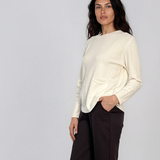 Pulover fin cu decolteu rotund crem PN144