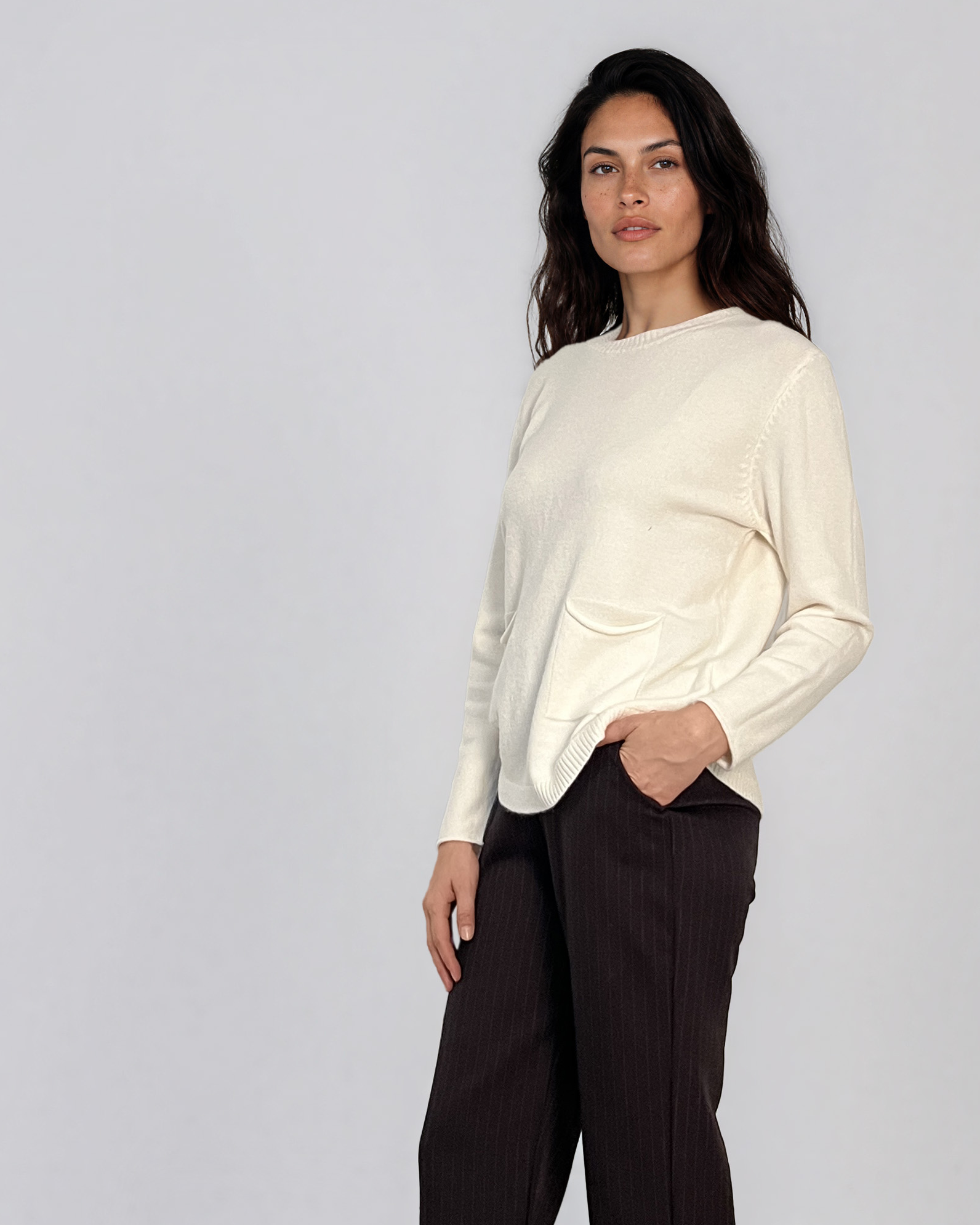 Pulover fin cu decolteu rotund crem PN144