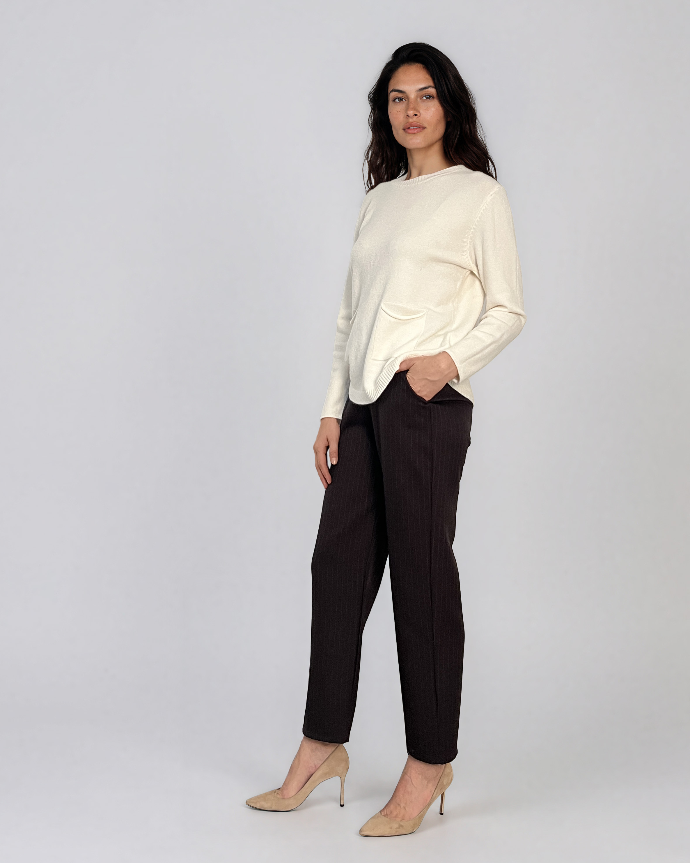Pulover fin cu decolteu rotund crem PN144