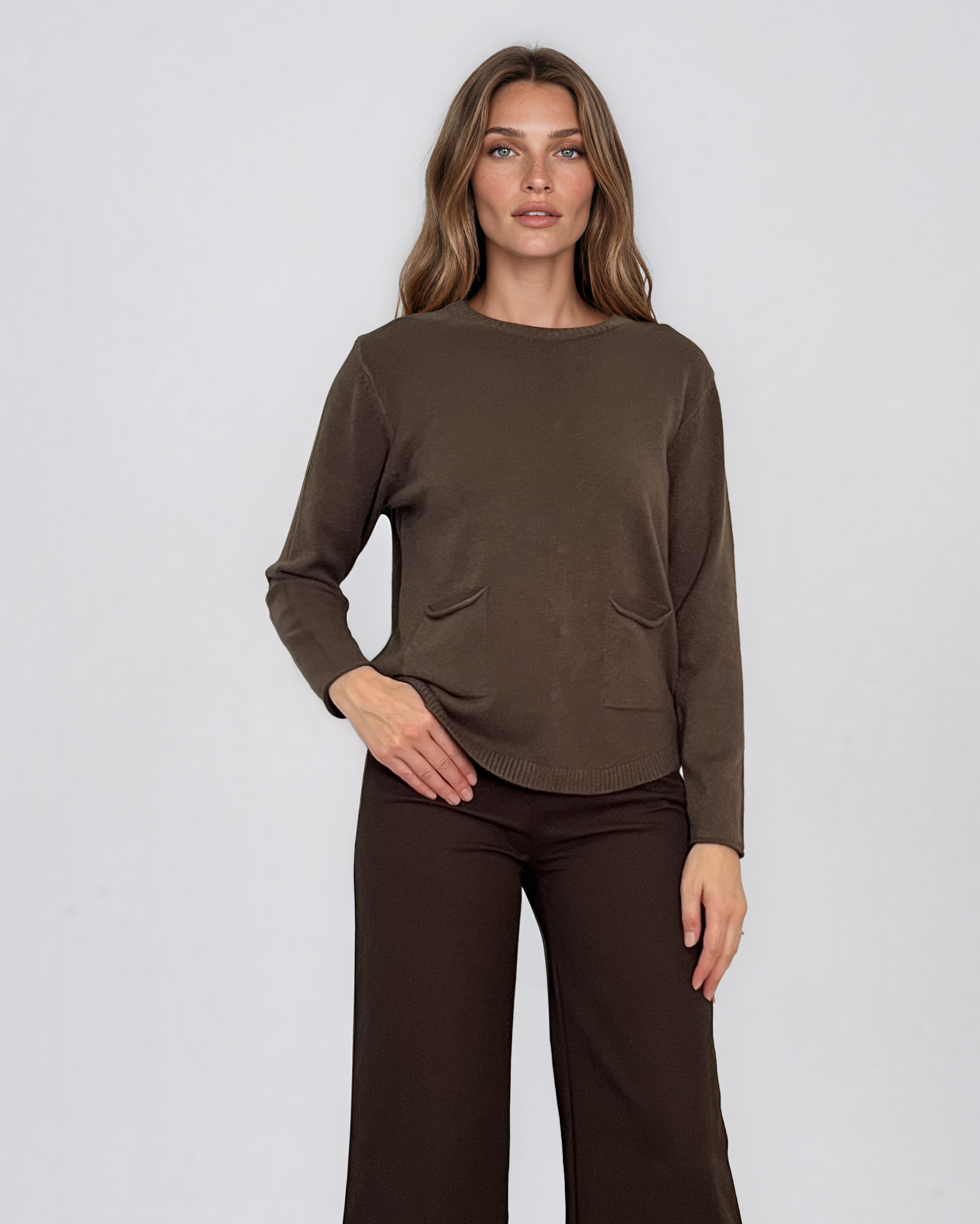 Pulover fin cu decolteu rotund kaki PN144