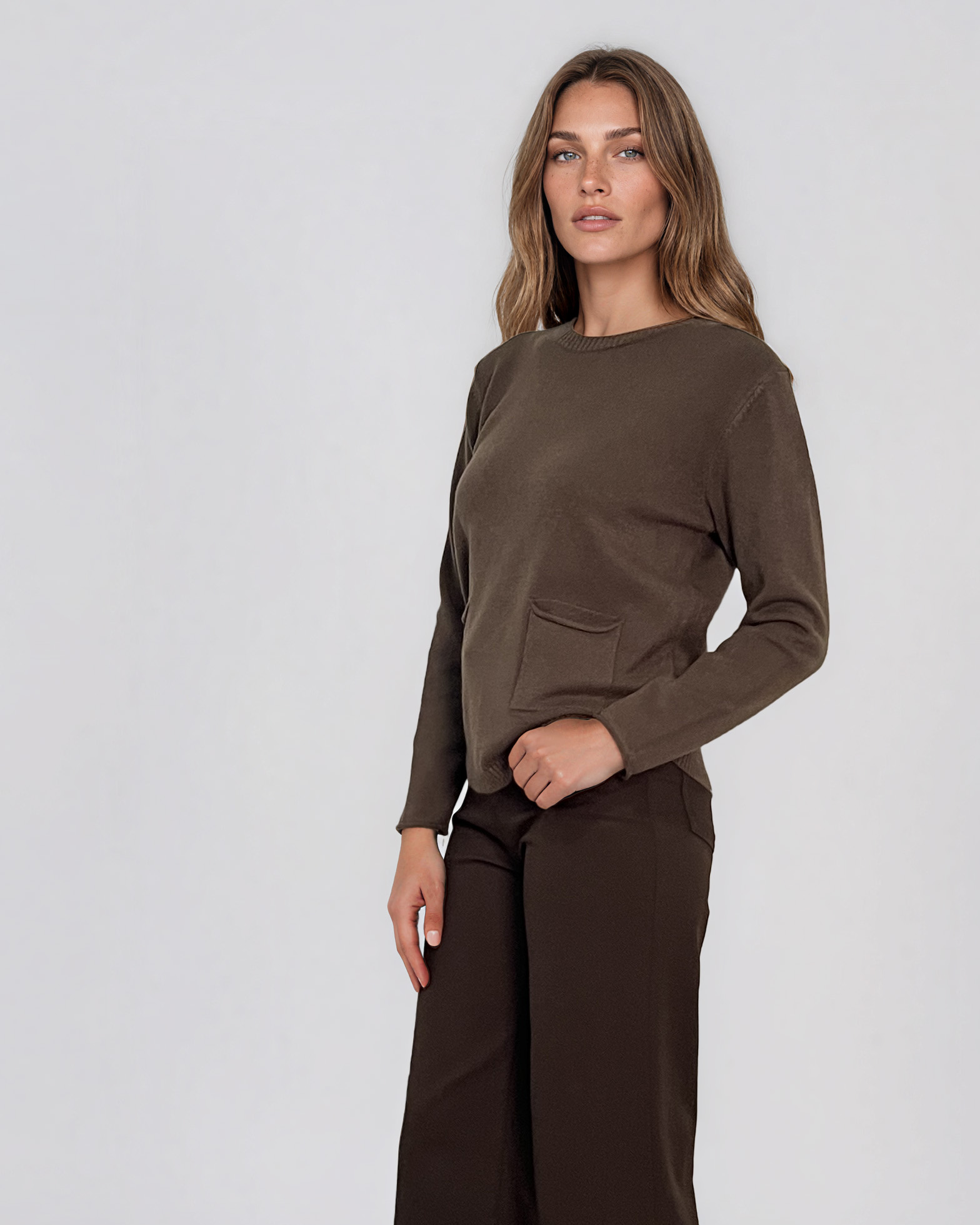 Pulover fin cu decolteu rotund kaki PN144