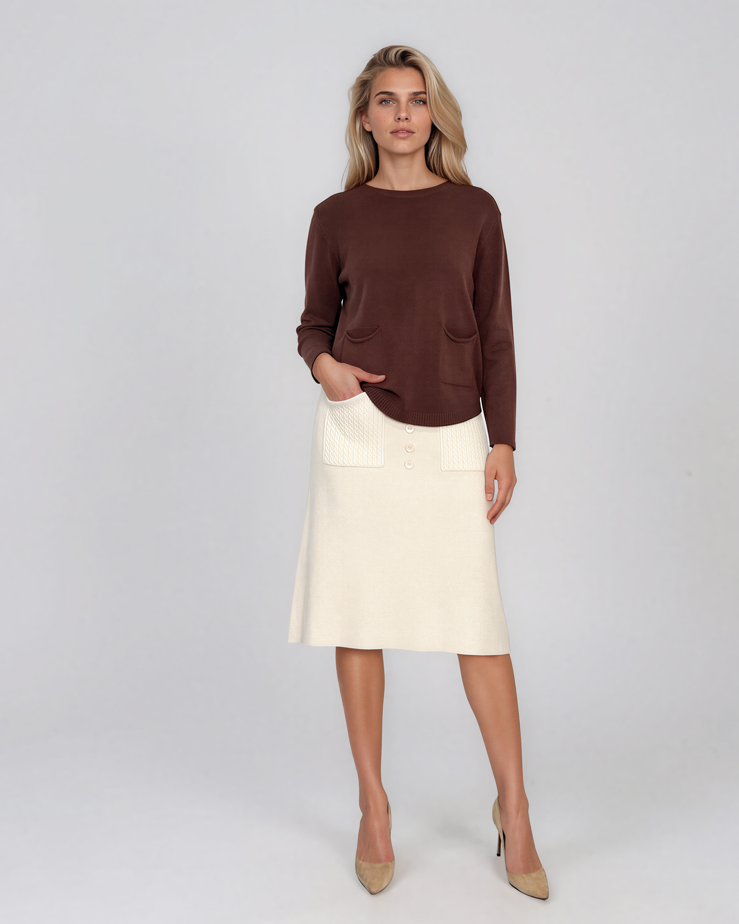Pulover fin cu decolteu rotund maro PN144