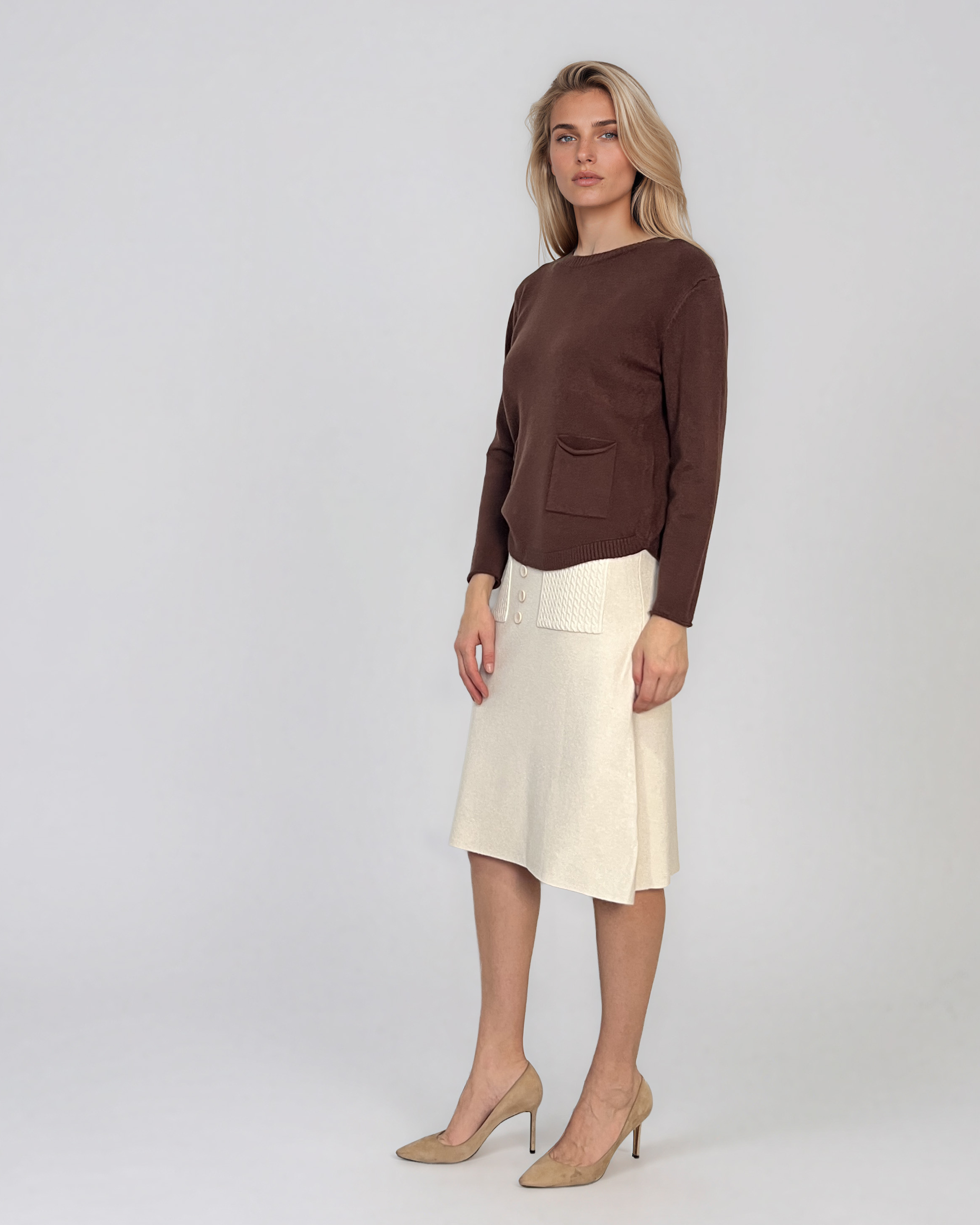 Pulover fin cu decolteu rotund maro PN144