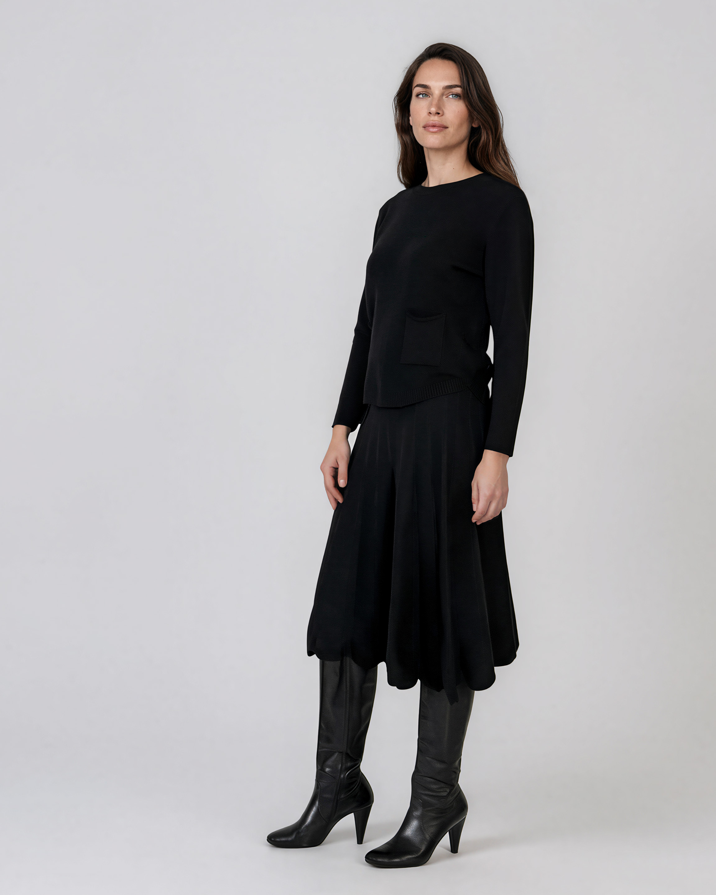 Pulover fin cu decolteu rotund negru PN144
