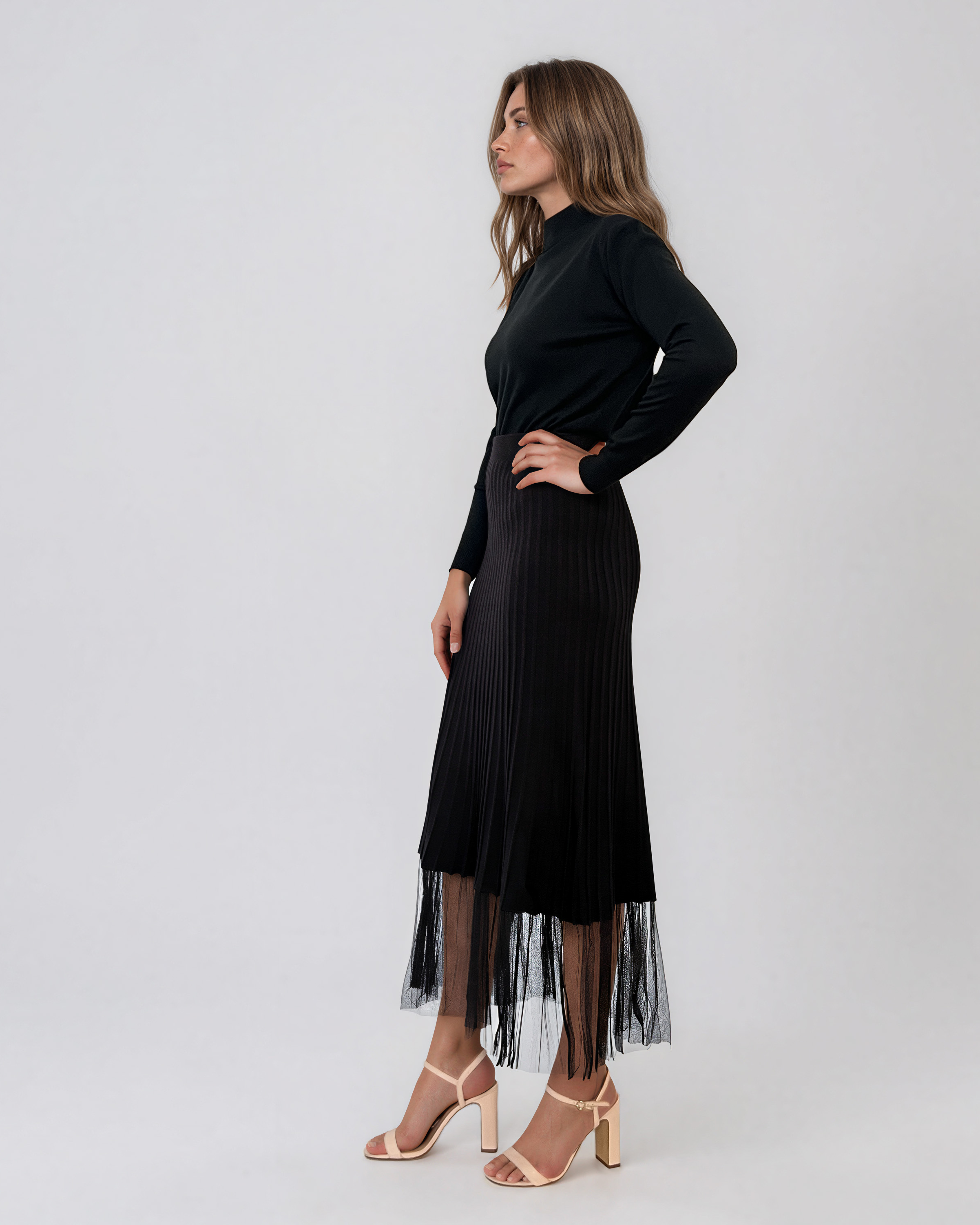 Pulover lejer cu guler semi-înalt din lână şi caşmir negru LR360
