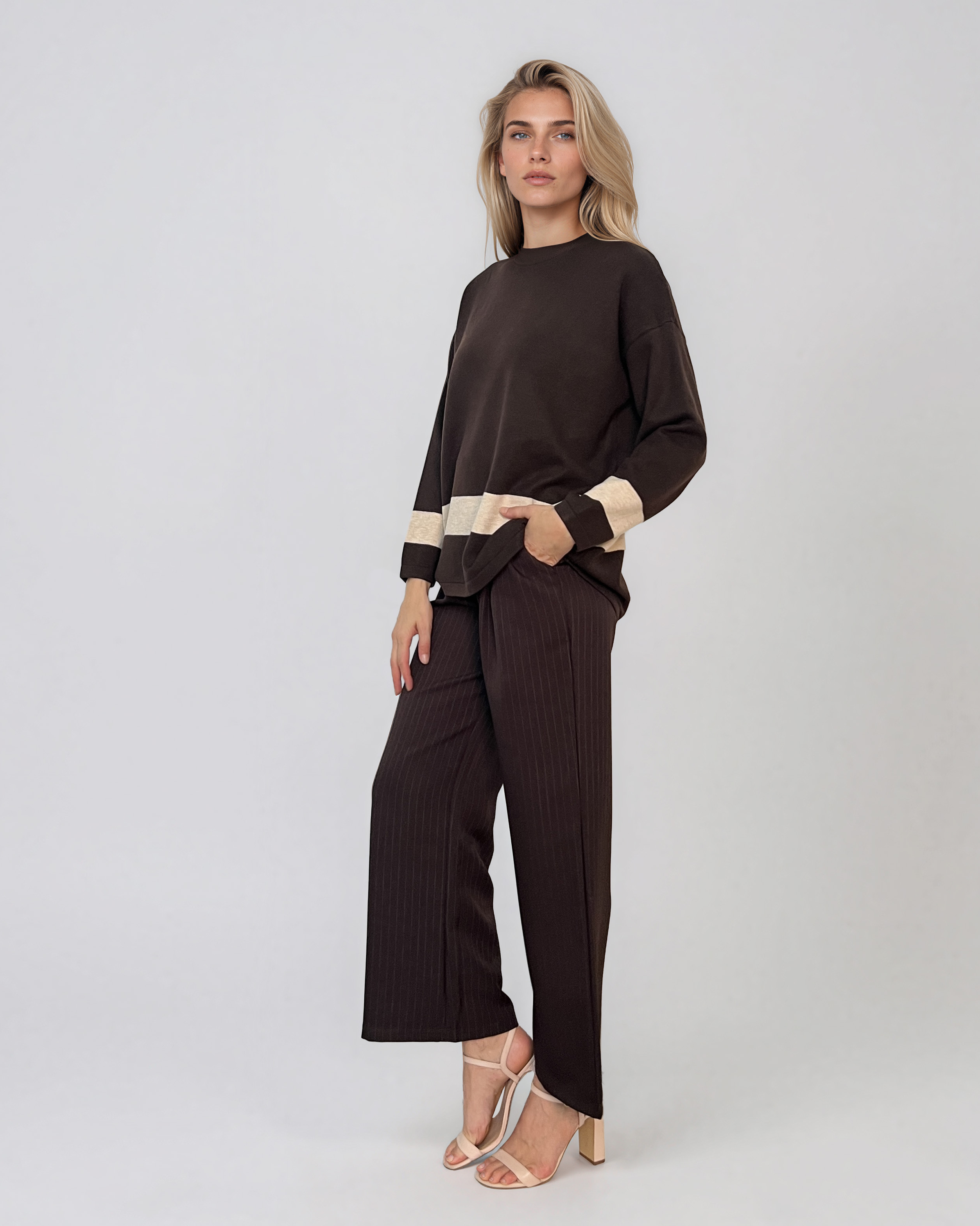 Pulover lejer din tricot cu dungi contrastante maro PN104