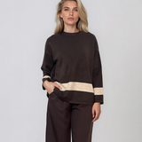 Pulover lejer din tricot cu dungi contrastante maro PN104