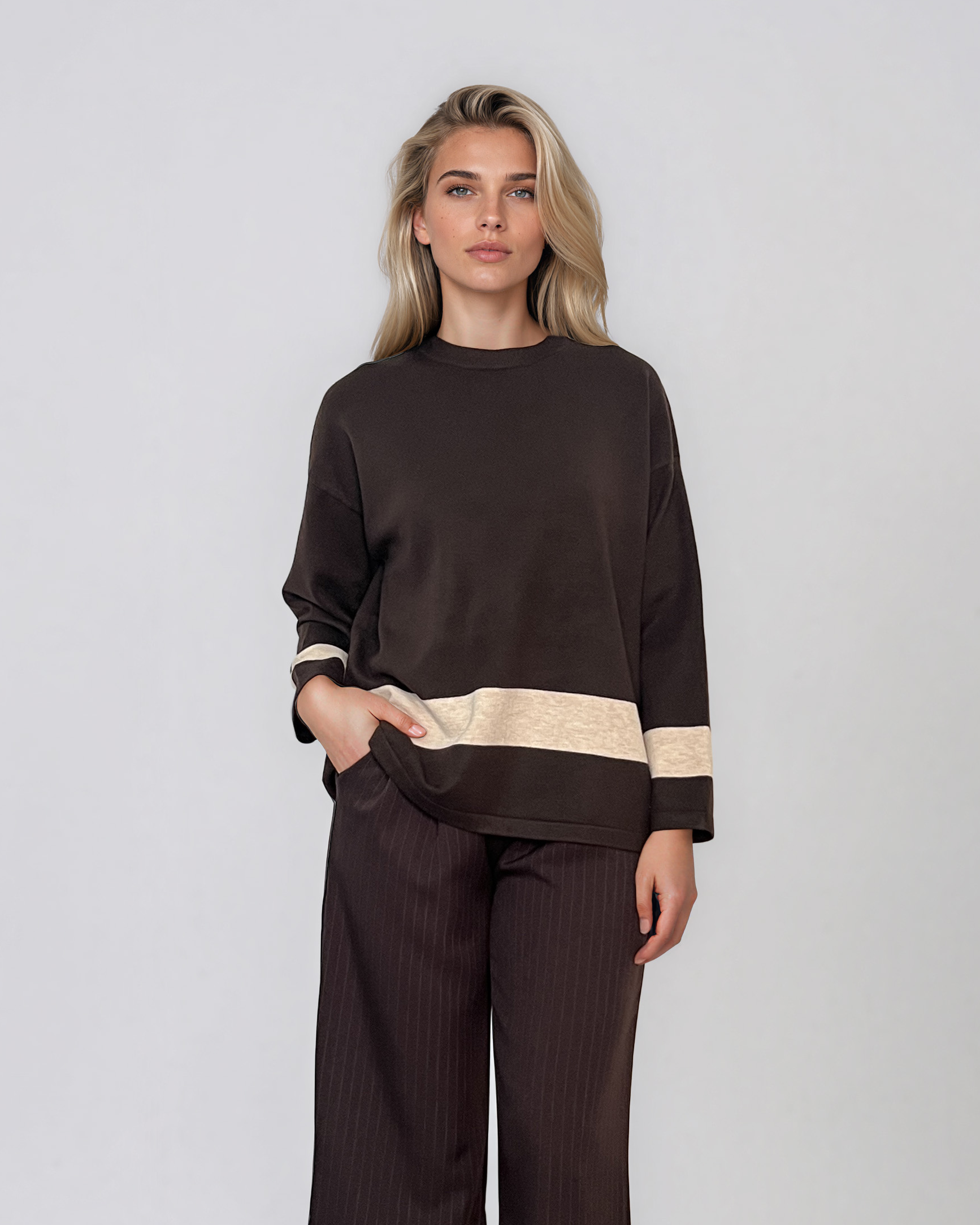 Pulover lejer din tricot cu dungi contrastante maro PN104