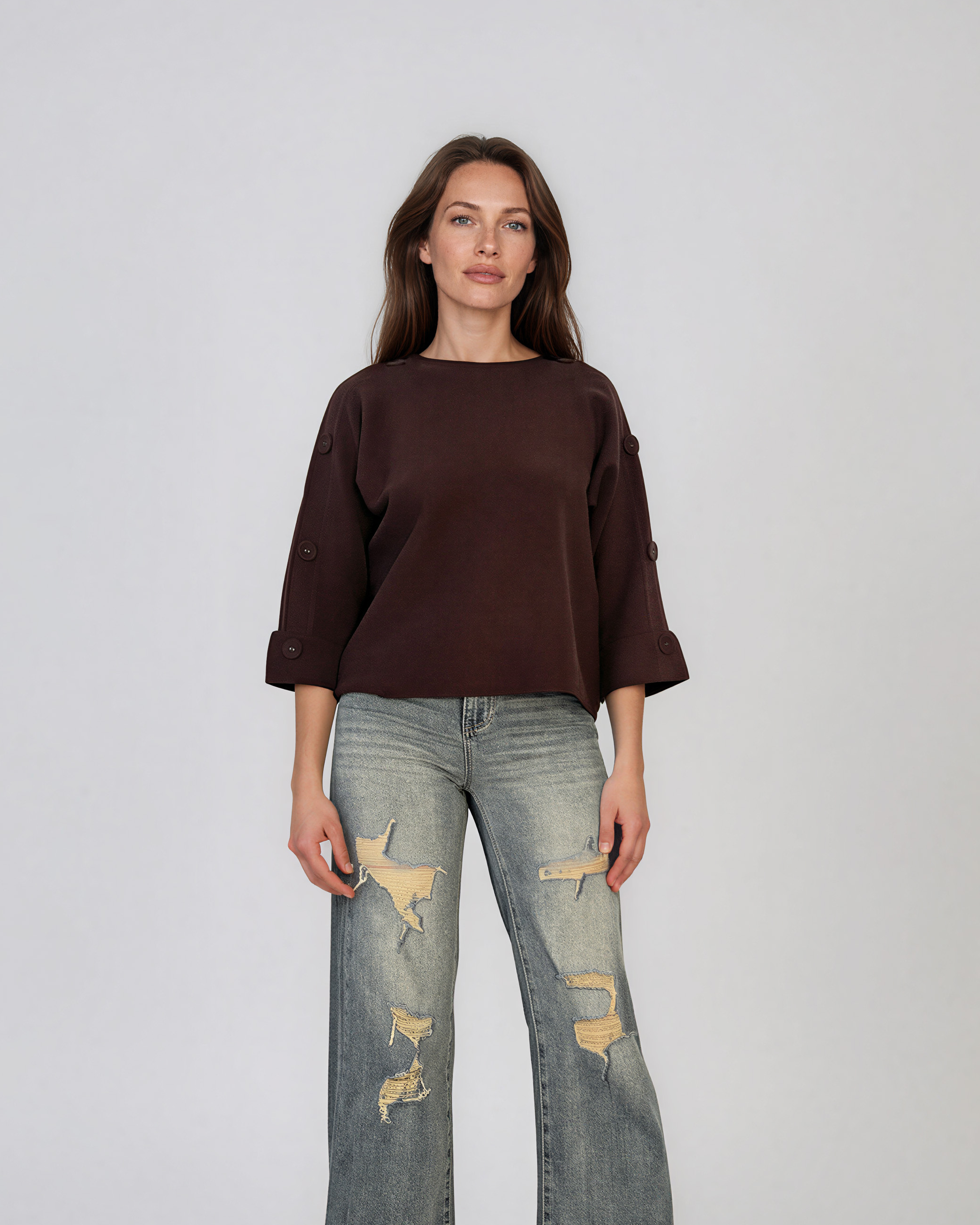 Pulover lejer din tricot cu nasturi pe mâneci maro DY736