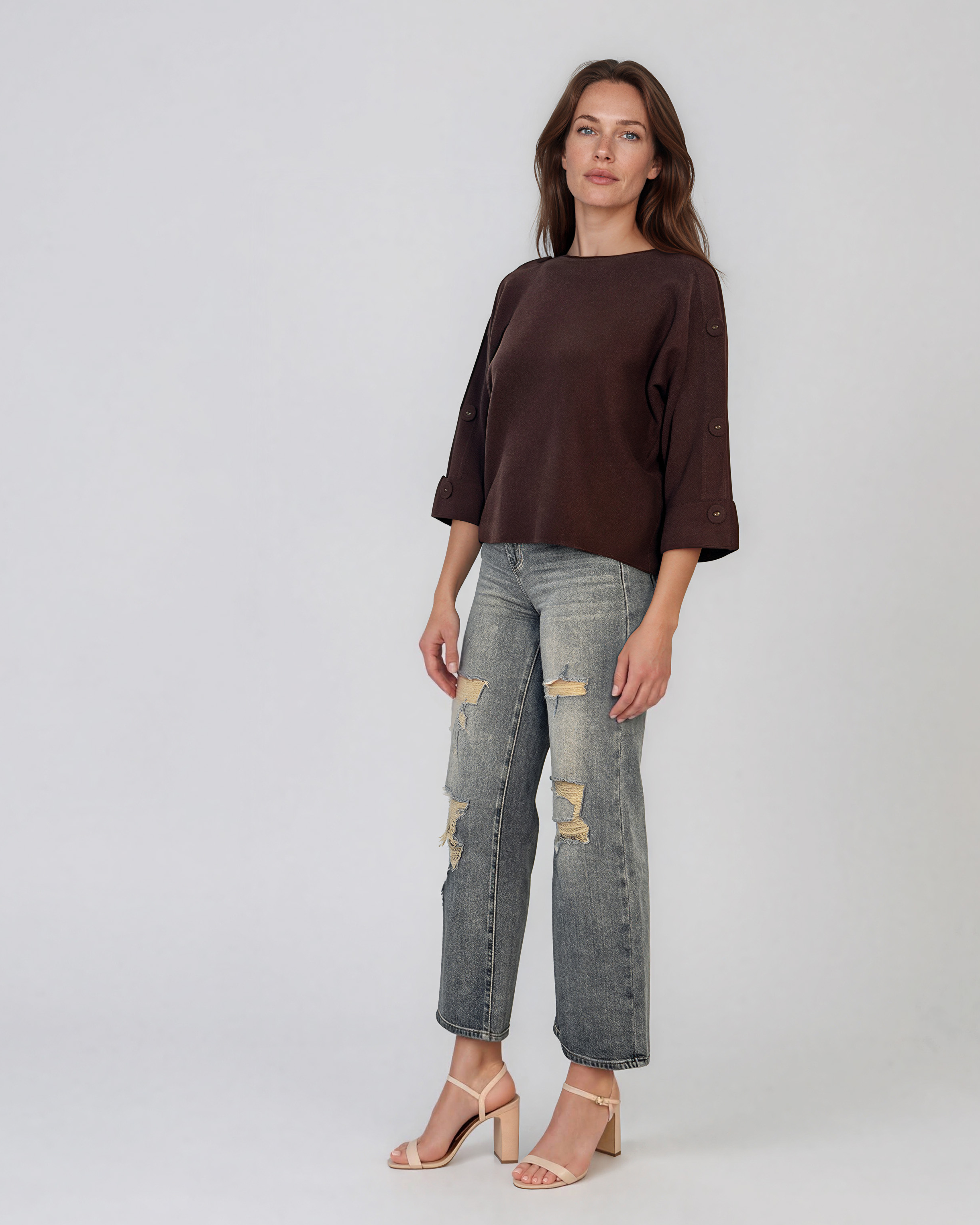 Pulover lejer din tricot cu nasturi pe mâneci maro DY736