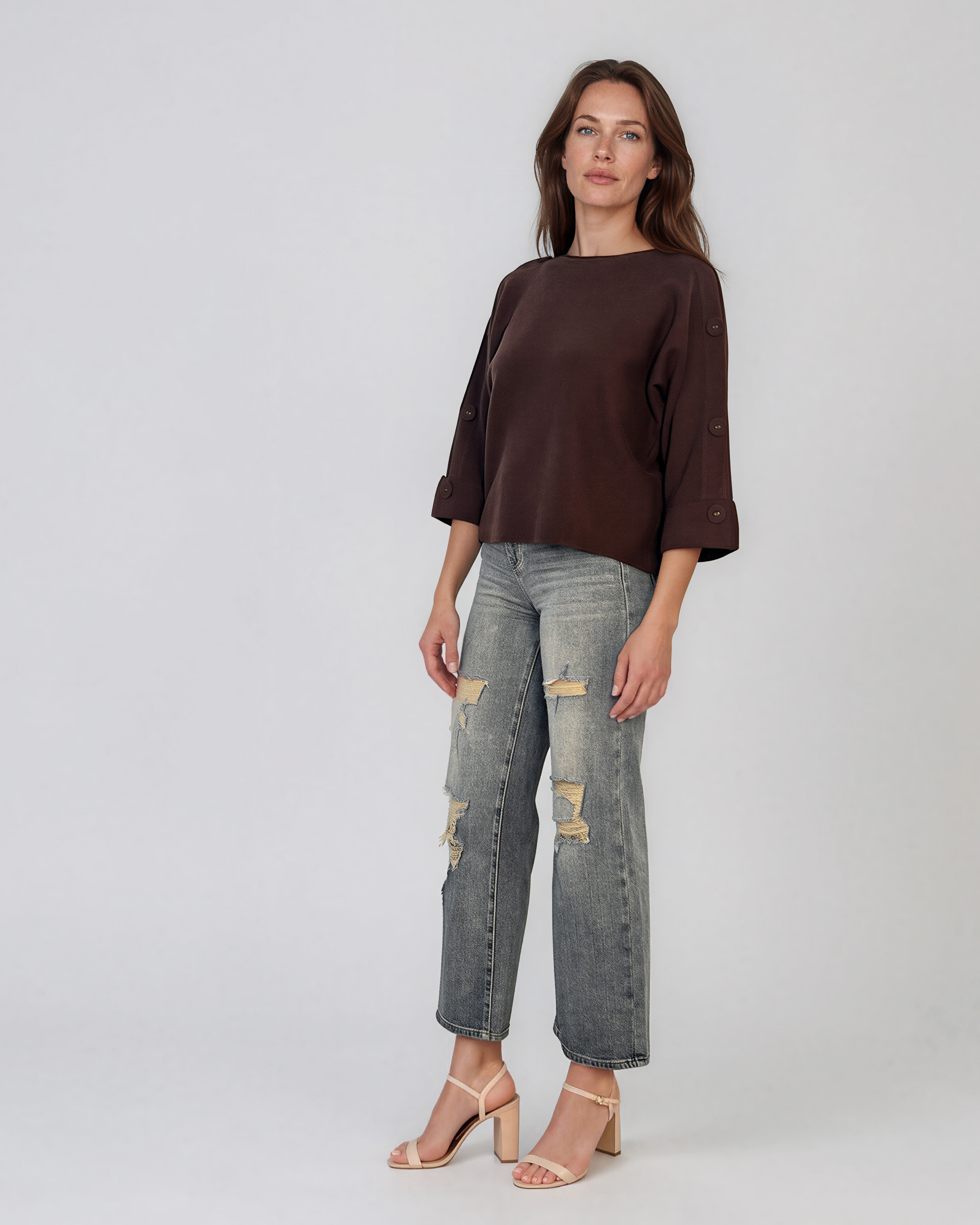 Pulover lejer din tricot cu nasturi pe mâneci maro DY736