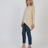 Pulover oversized cu tiv asimetric crem HL248