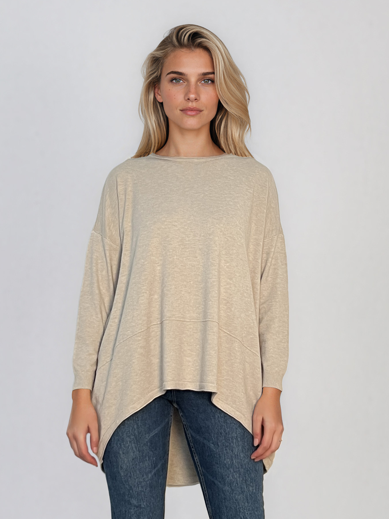 Pulover oversized cu tiv asimetric crem HL248