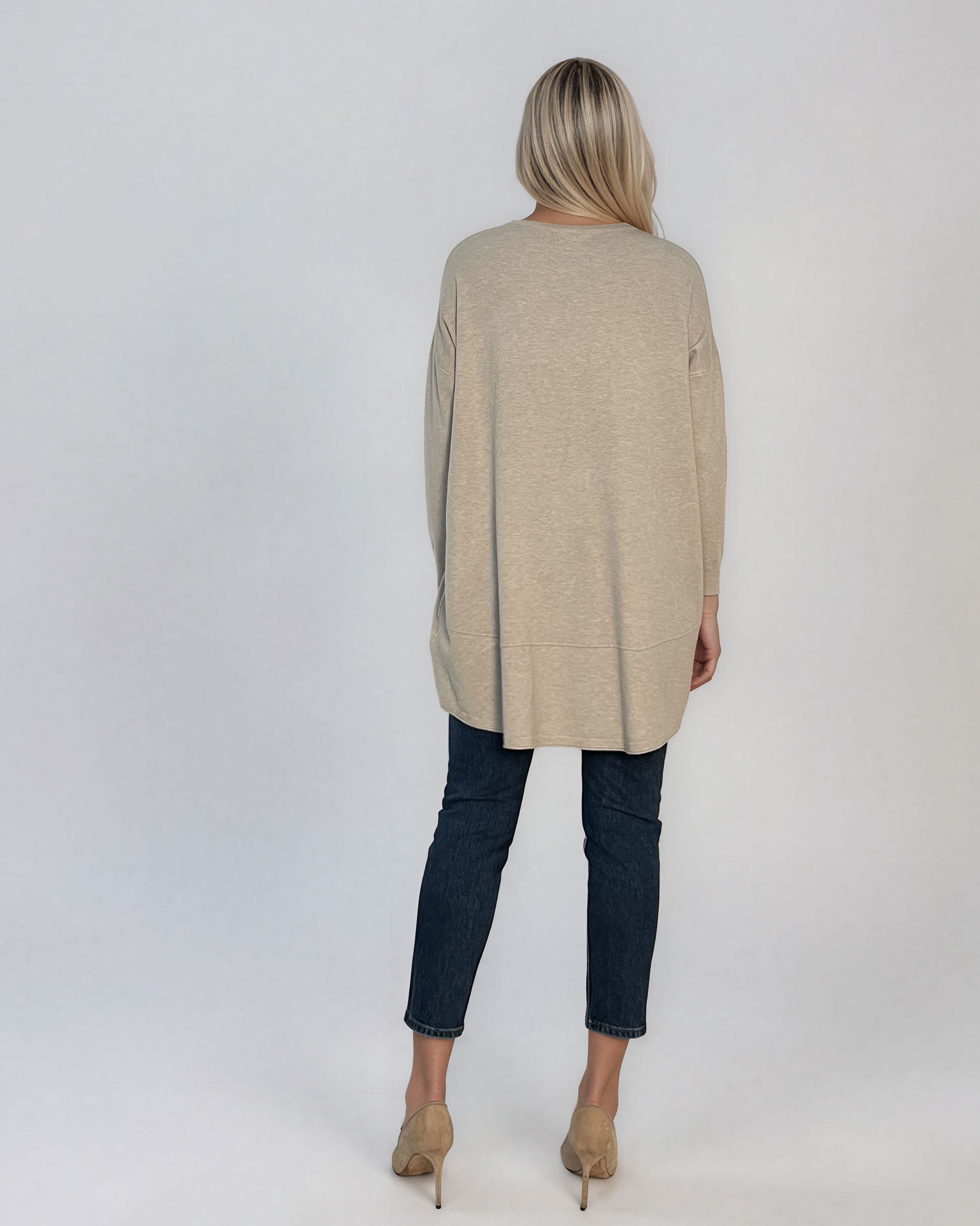 Pulover oversized cu tiv asimetric crem HL248
