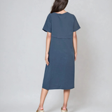 Rochie cu buzunare și nasturi pe o parte albastru jeans