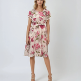 Rochie cu cordon în talie și print floral ciclam