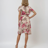 Rochie cu cordon în talie și print floral ciclam