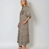 Rochie lungă din bumbac cu print geometric și mânecă 3/4 beige