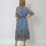 Rochie lungă din voal fluid cu volan jos și print floral albastru