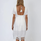 Rochie cu broderie și spatele gol alb