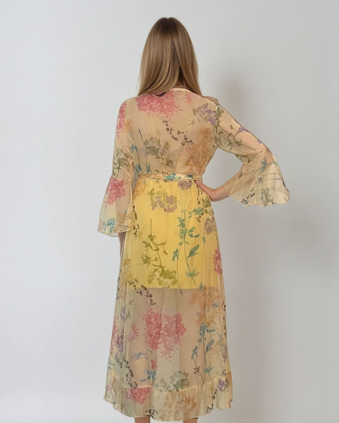Rochie asimetrică din voal cu print floral și cordon galben 