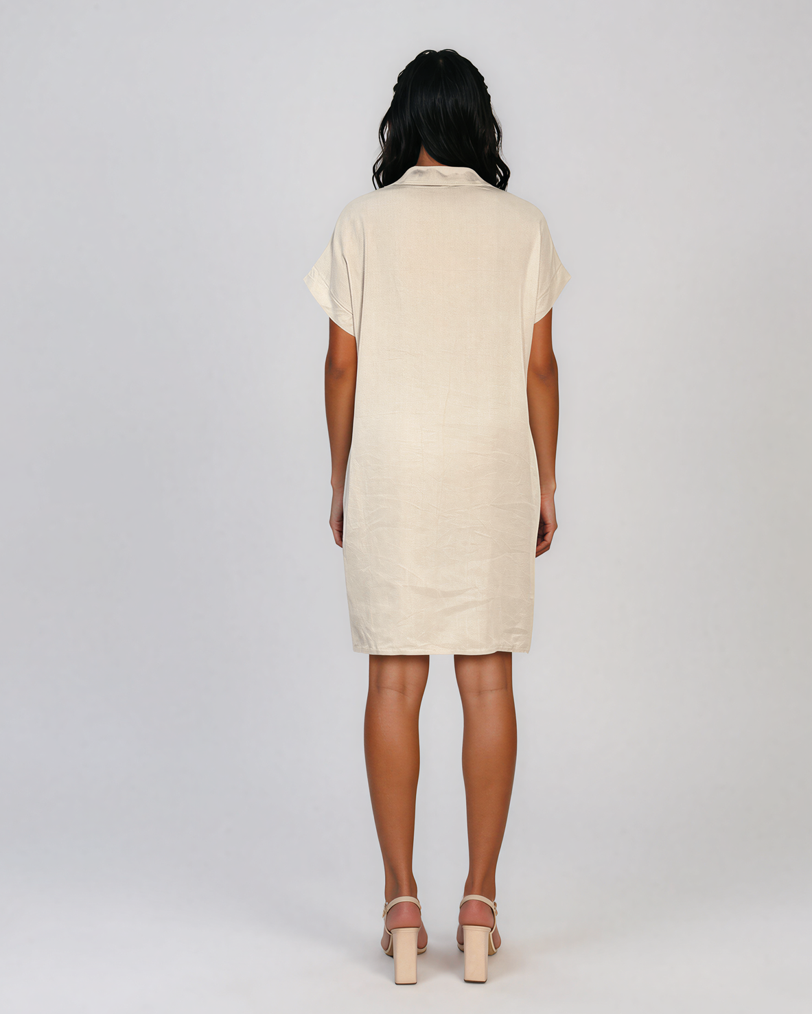 Rochie casual cu nod în piept și buzunare crem HL116
