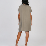 Rochie casual cu nod în piept și buzunare grej HL116