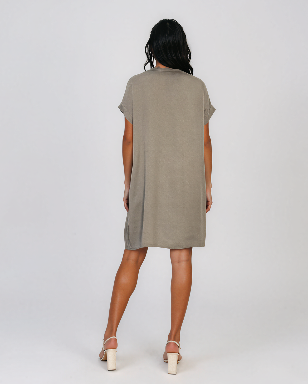Rochie casual cu nod în piept și buzunare grej HL116