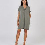Rochie casual cu nod în piept și buzunare kaki HL116