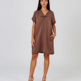 Rochie casual cu nod în piept și buzunare maro HL116