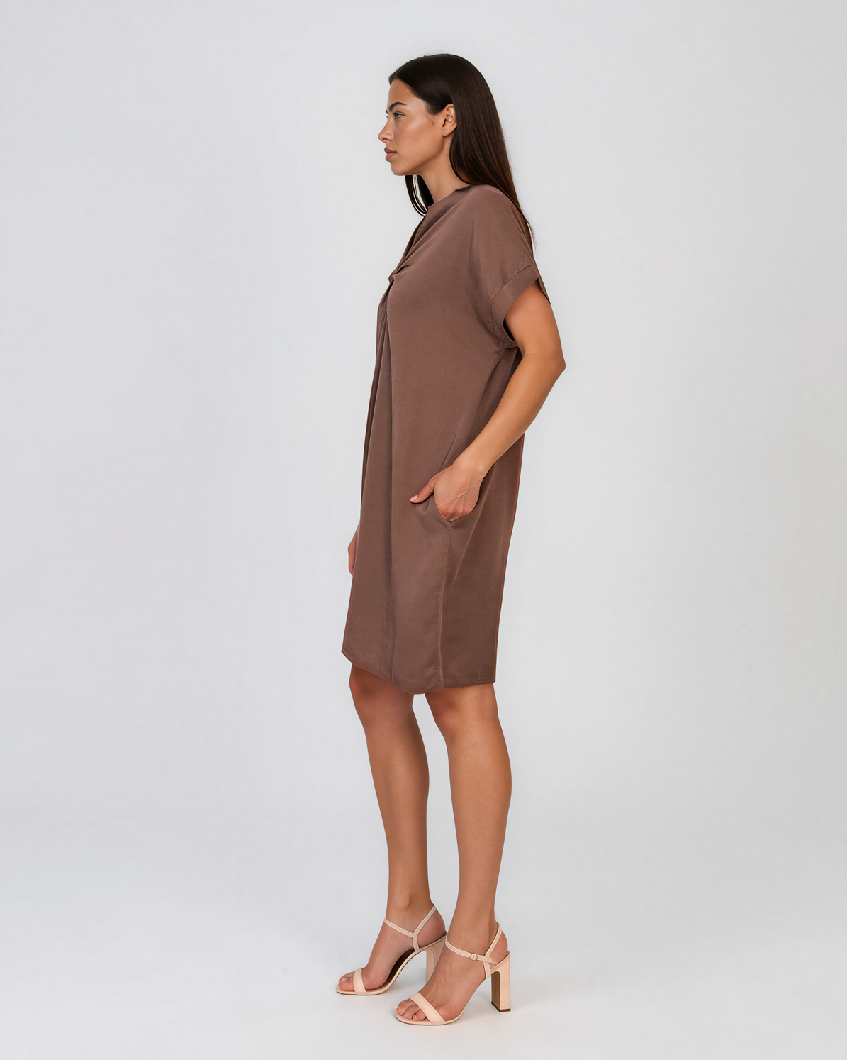 Rochie casual cu nod în piept și buzunare maro HL116