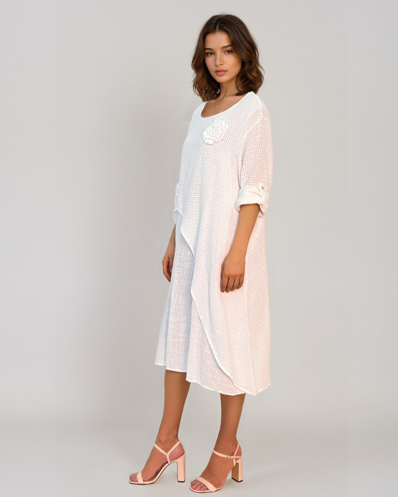 Rochie cu capă și flori aplicate alb PR931