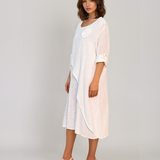 Rochie cu capă și flori aplicate alb PR931