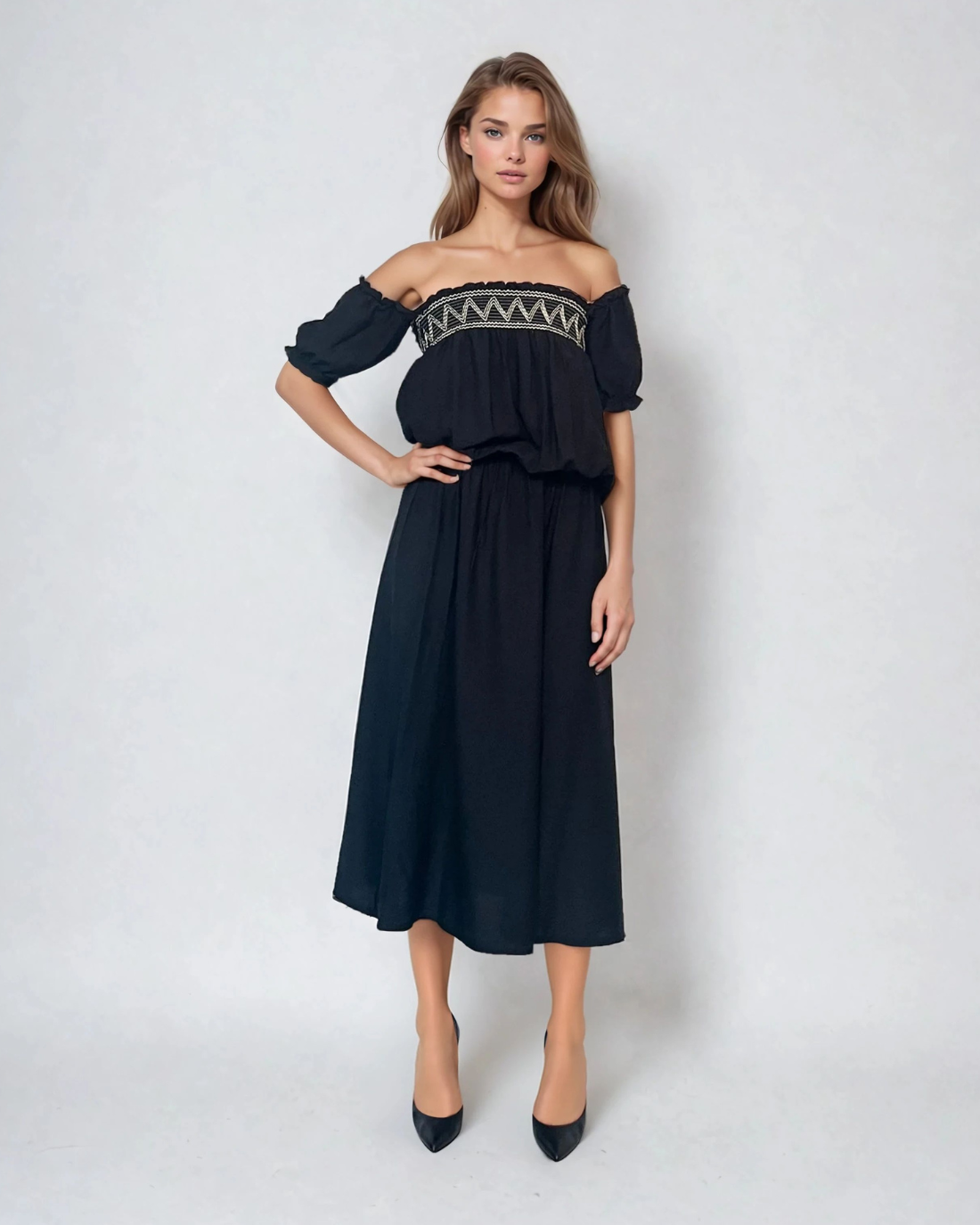 Rochie cu elastic în talie și bust, purtată pe umeri negru 