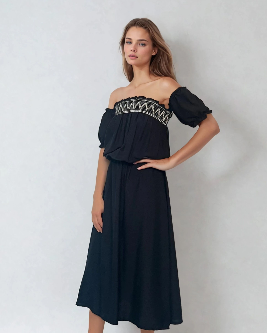 Rochie cu elastic în talie și bust, purtată pe umeri negru 