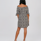 Rochie cu elastic pe umeri și buline alb-bleumarin HL119