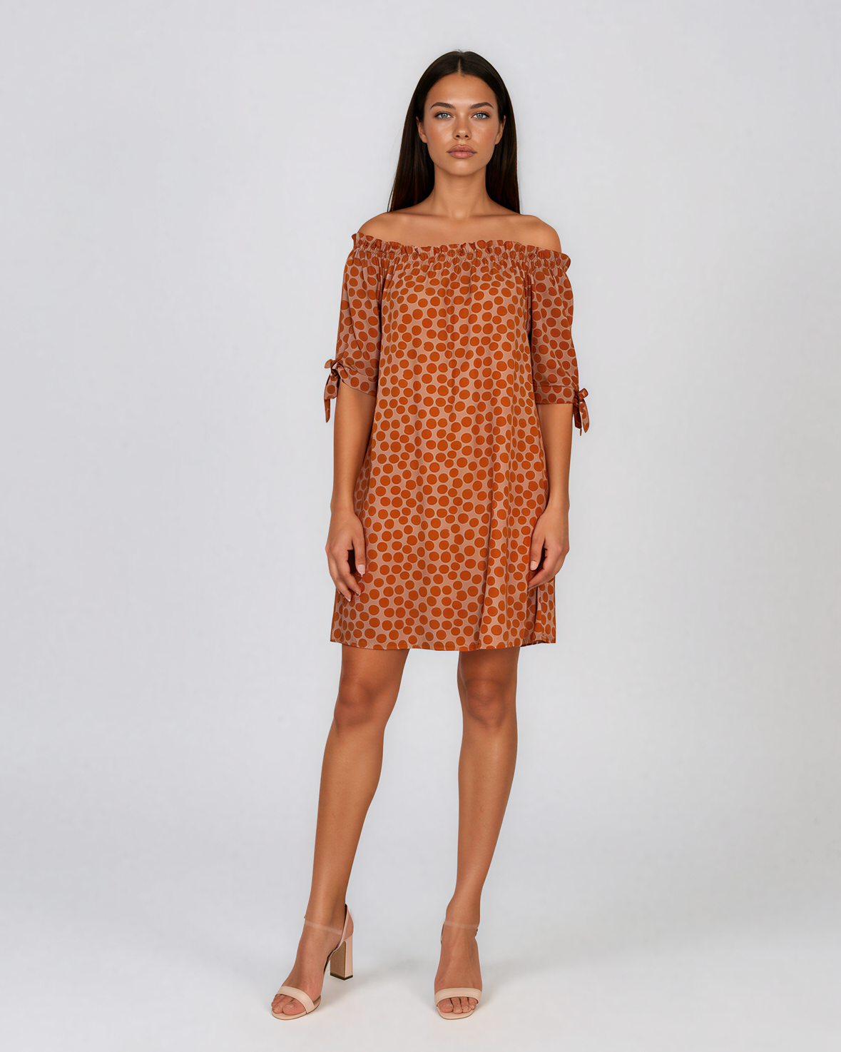 Rochie cu elastic pe umeri și buline beige HL119