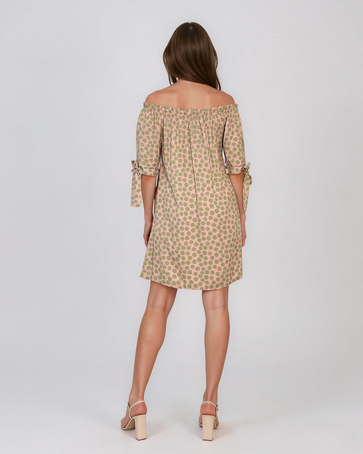 Rochie cu elastic pe umeri și buline roz-verde HL119